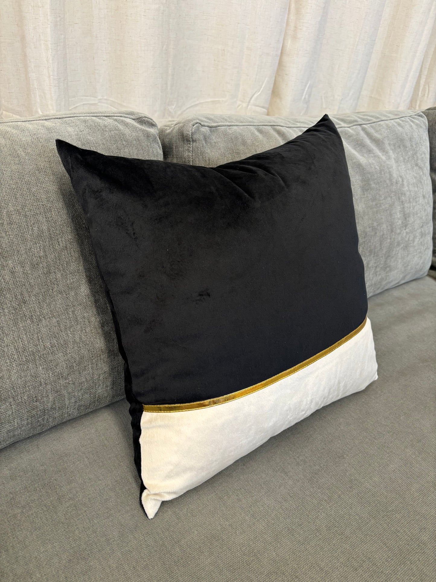 Black&White Velvet Synthetic Down Pillow