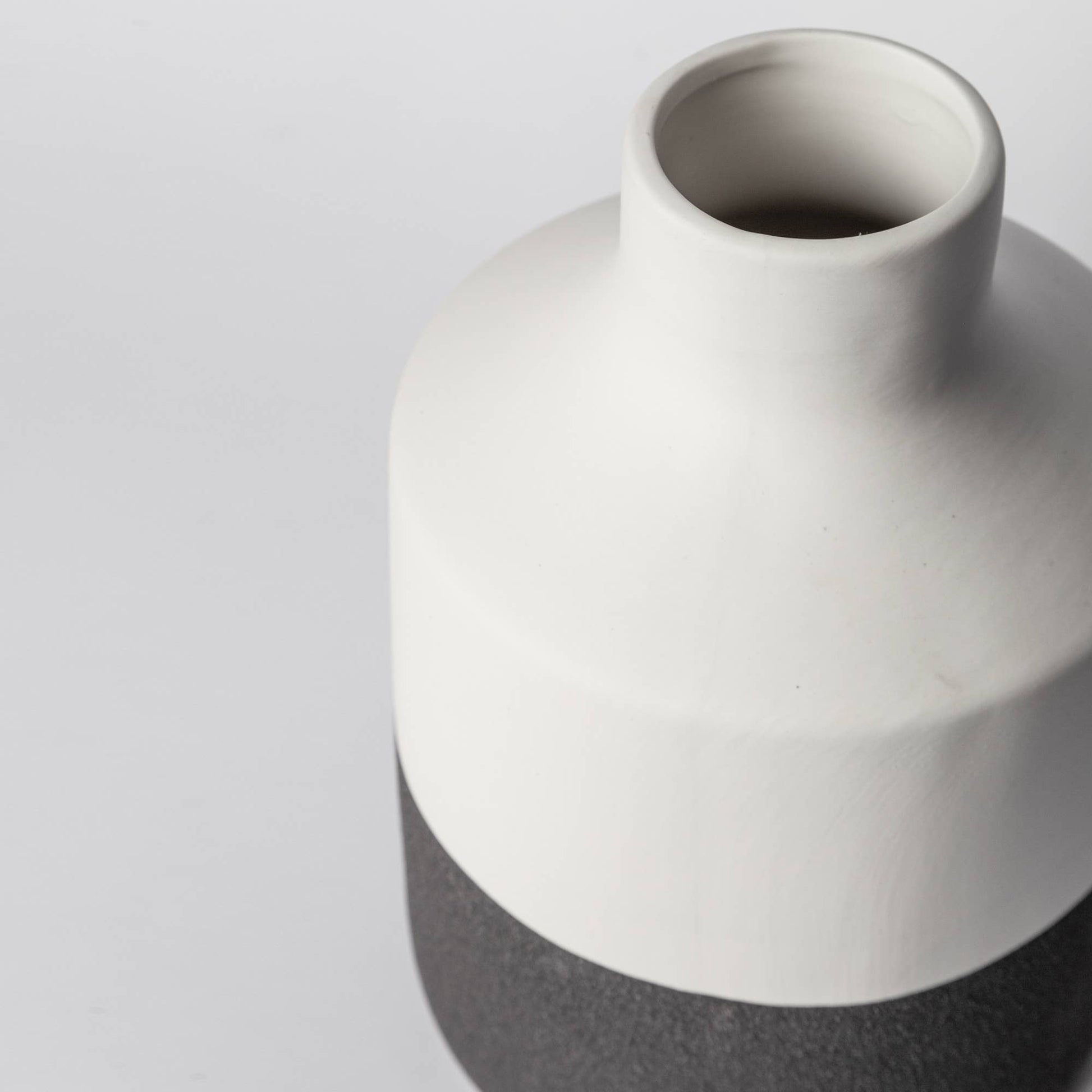 Ceramic Decorative Tabletop Vase: Black & White - Reclaimed Elegance