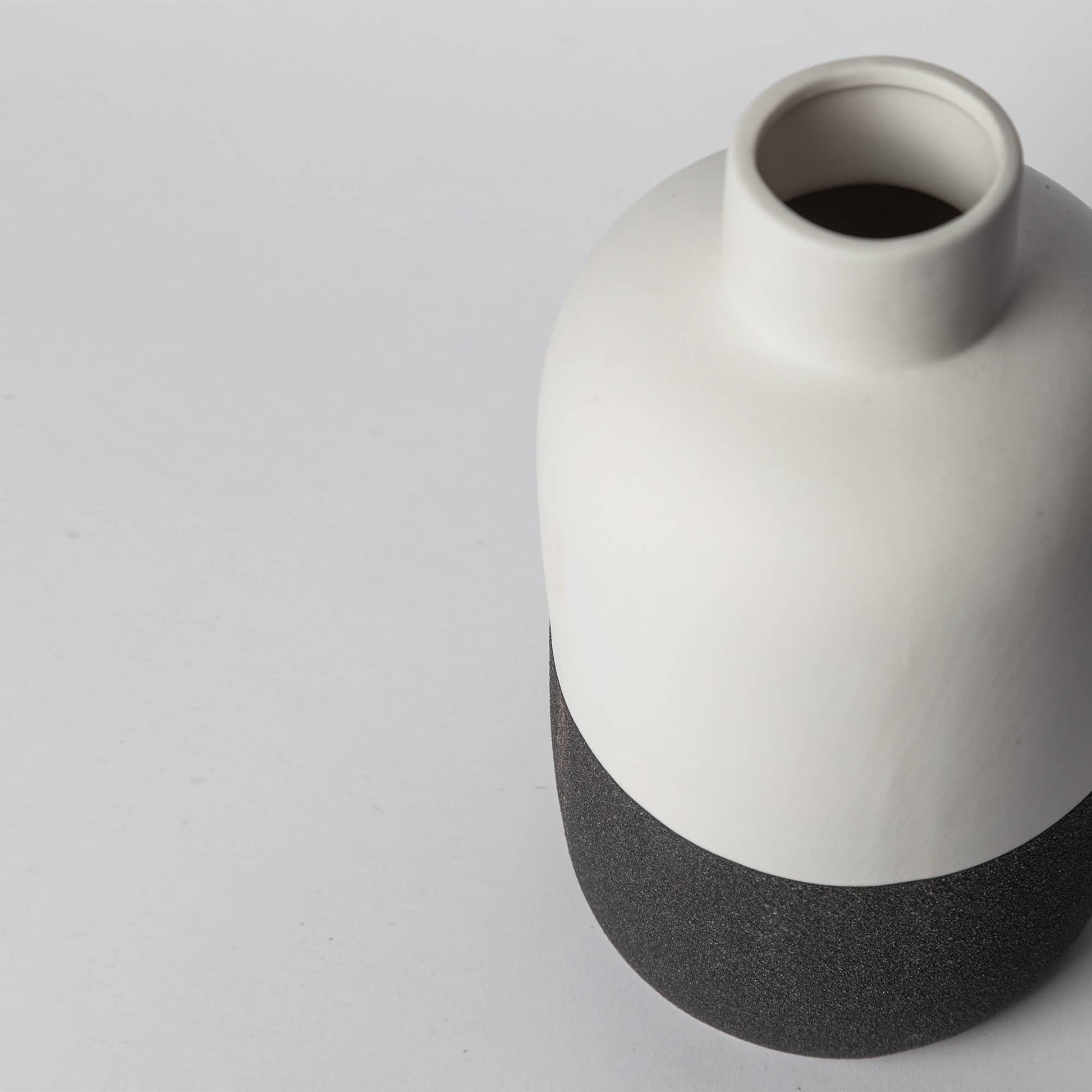 Ceramic Decorative Tabletop Vase: Black & White - Reclaimed Elegance