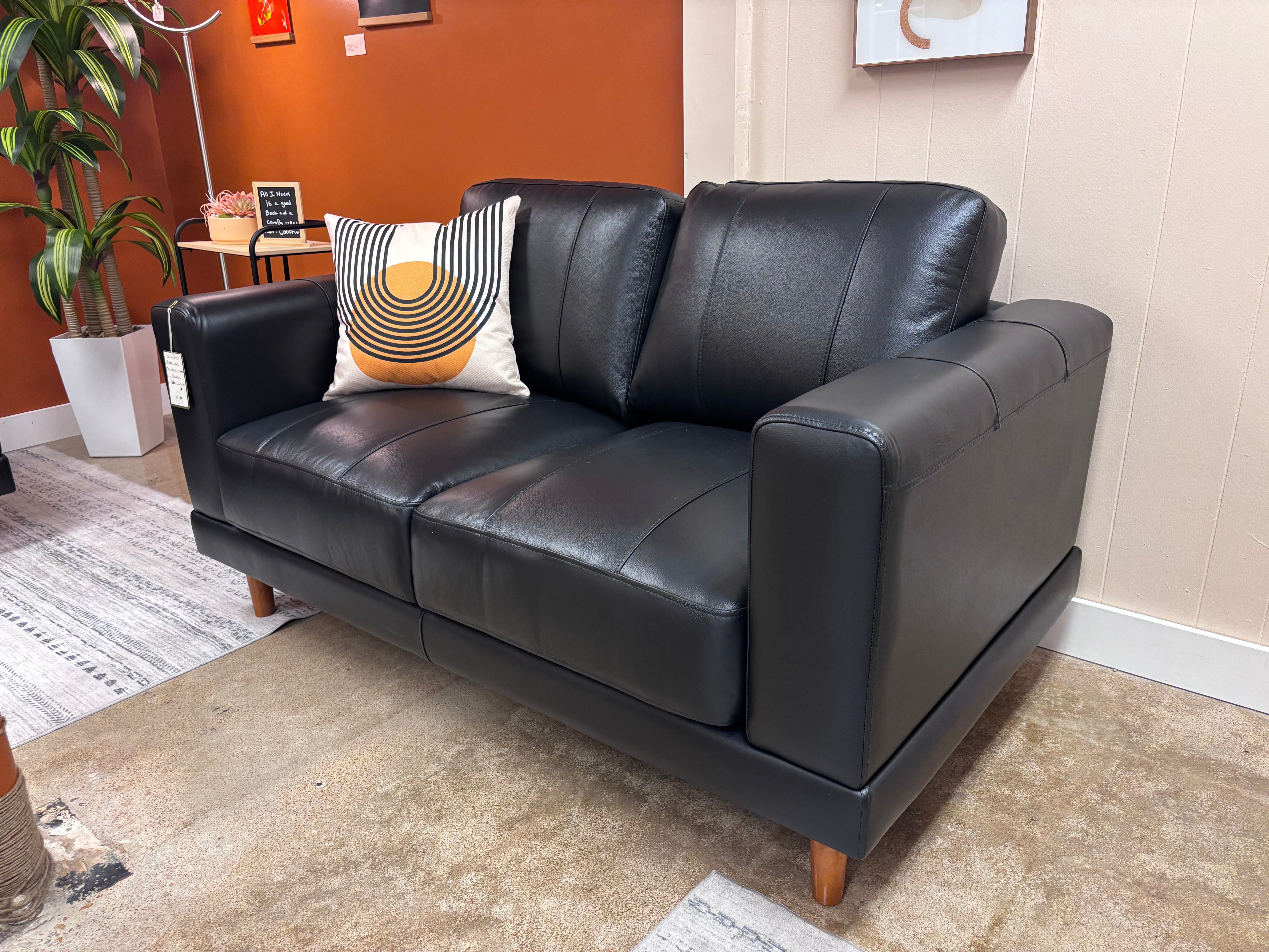 Fiero Black Top Grain Leather Hampton Loveseat