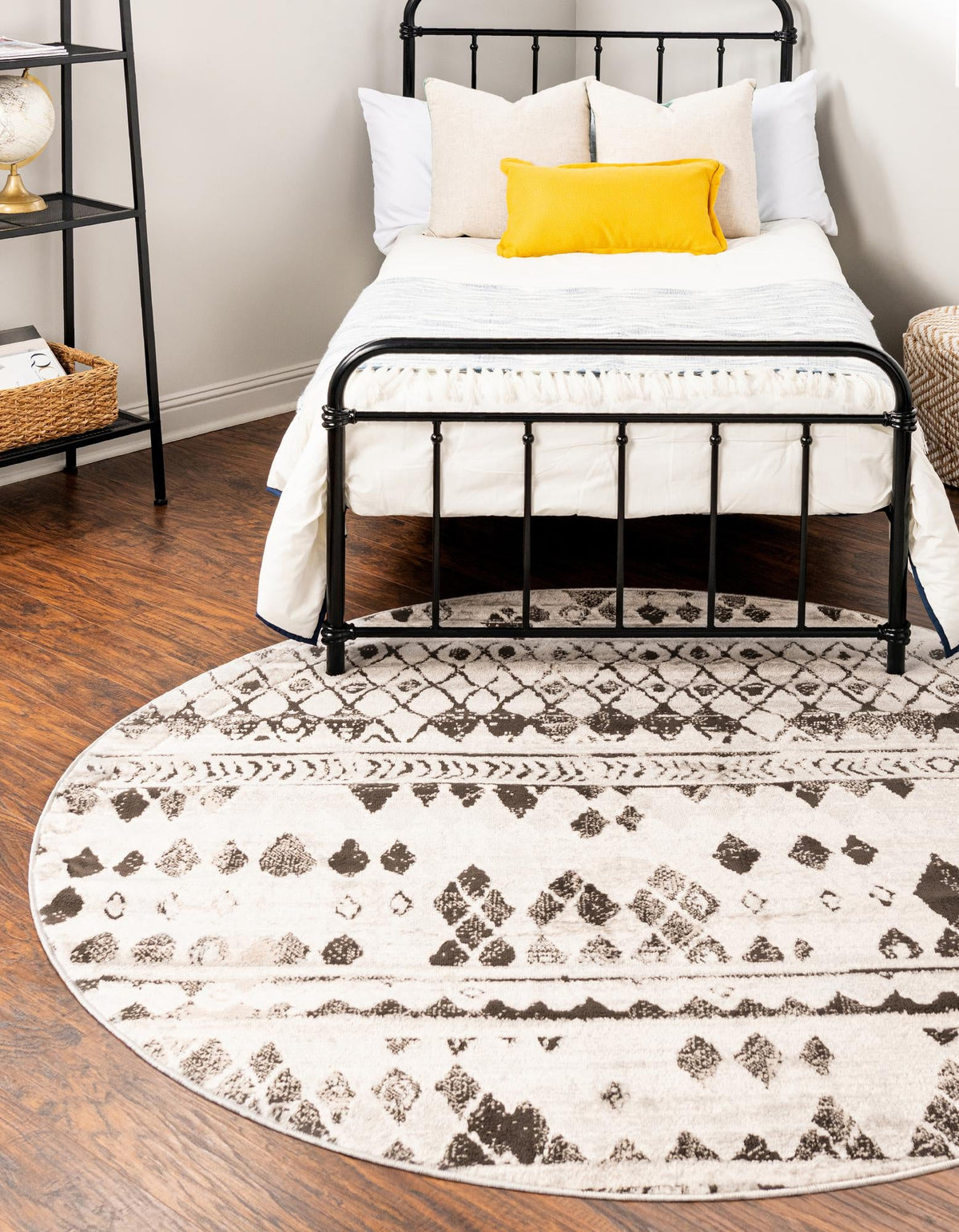 Leipzig Dresden Gray & Ivory Area Rug | Rectangle in room