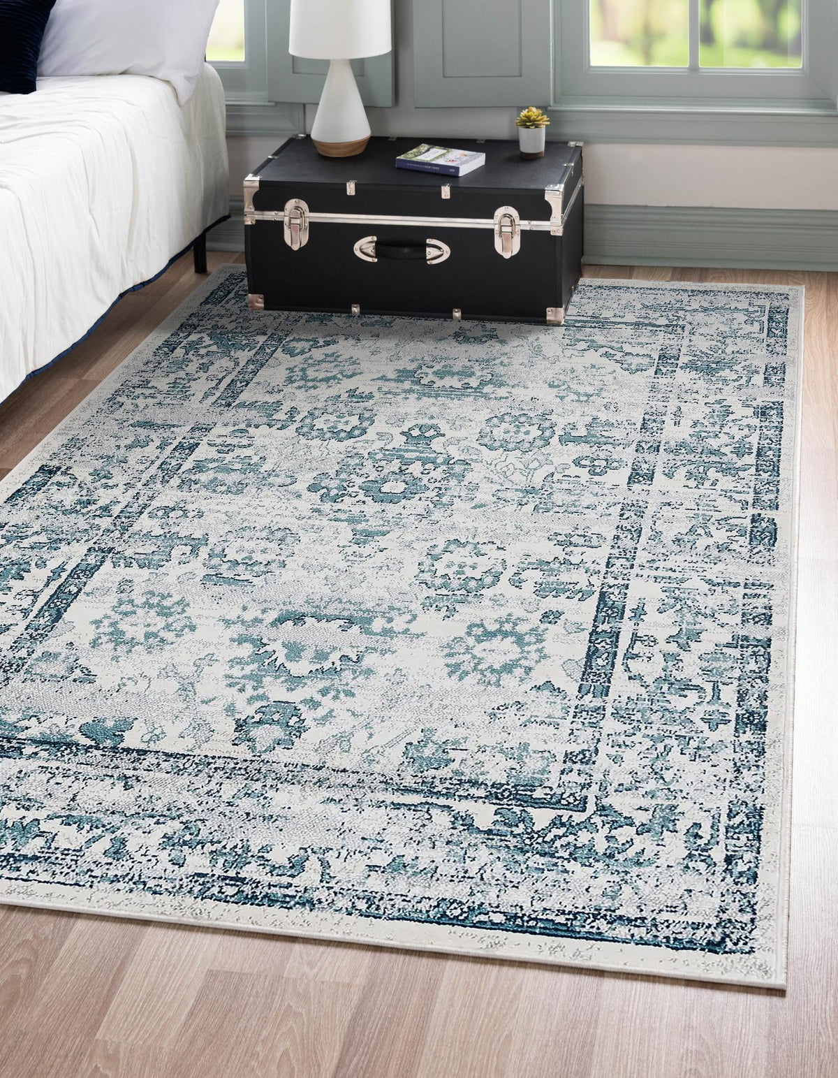 Unique Loom Sumter Collection Area Rug - Edmunds (Ivory/Blue) lifestyle