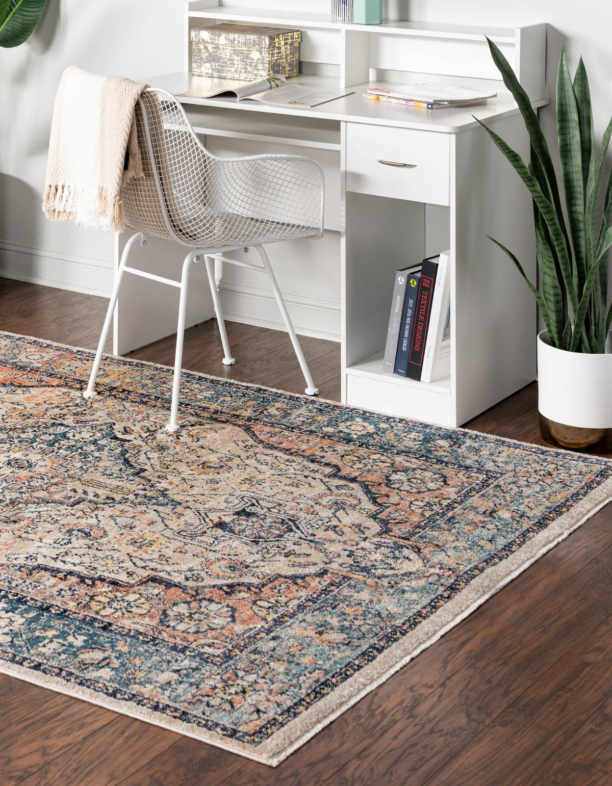 Lola Traditional Blue/Gray | Supplier rug image / alternate view