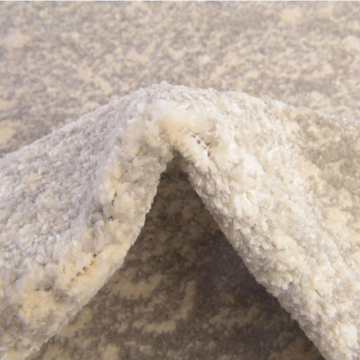 Lola Classic Gray & Cream Area Rug | original supplier additional photo 3167507_image_1033.jpg
