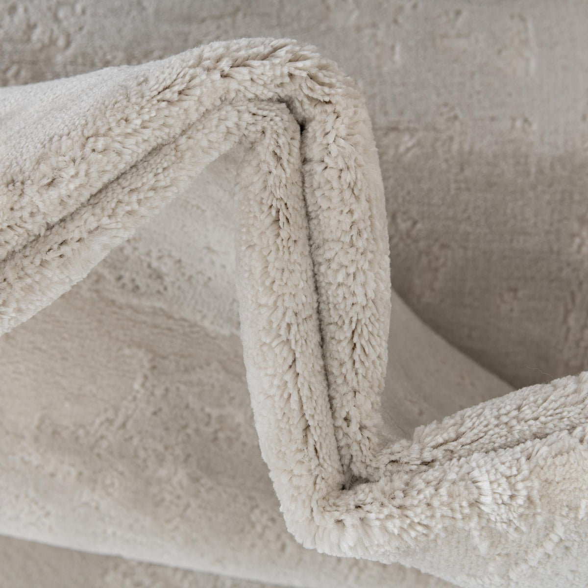 Finsbury Elizabeth Ivory Area Rug: Original supplier detail or alternative rug shot