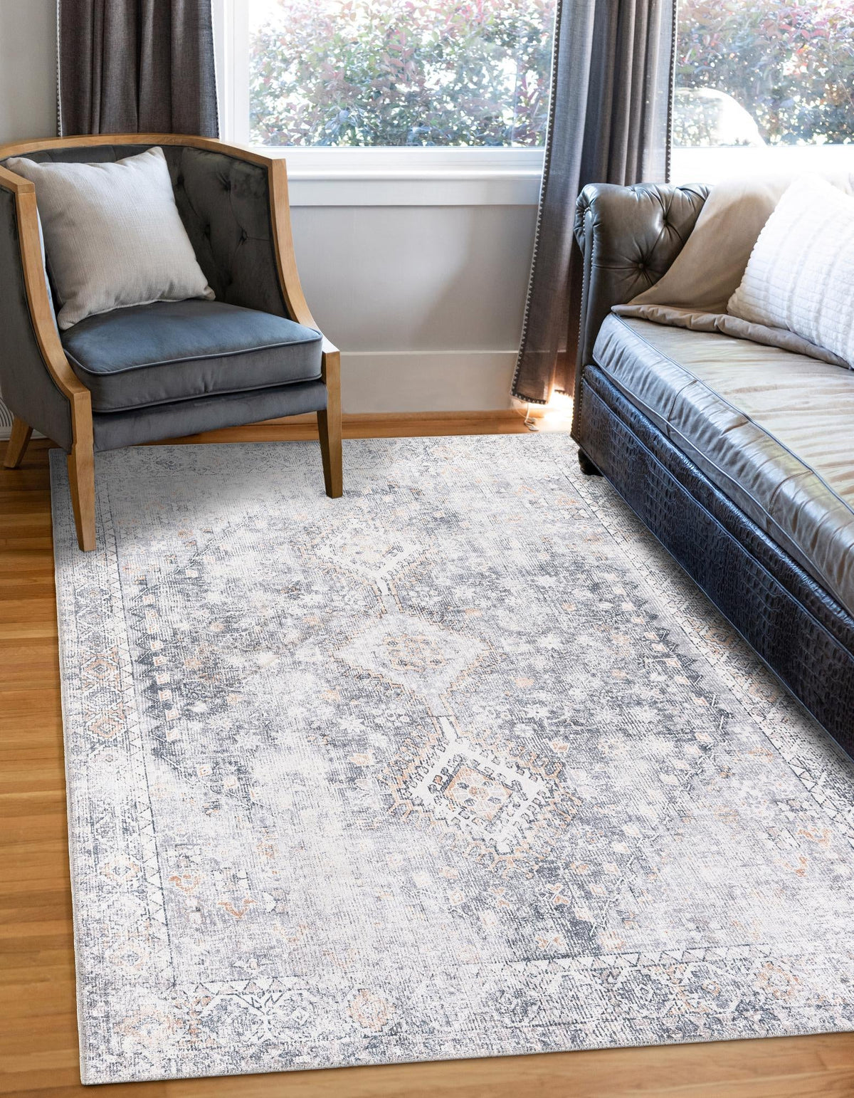 Yara Akash Antique Gray/Black | Matching Rectangle lifestyle