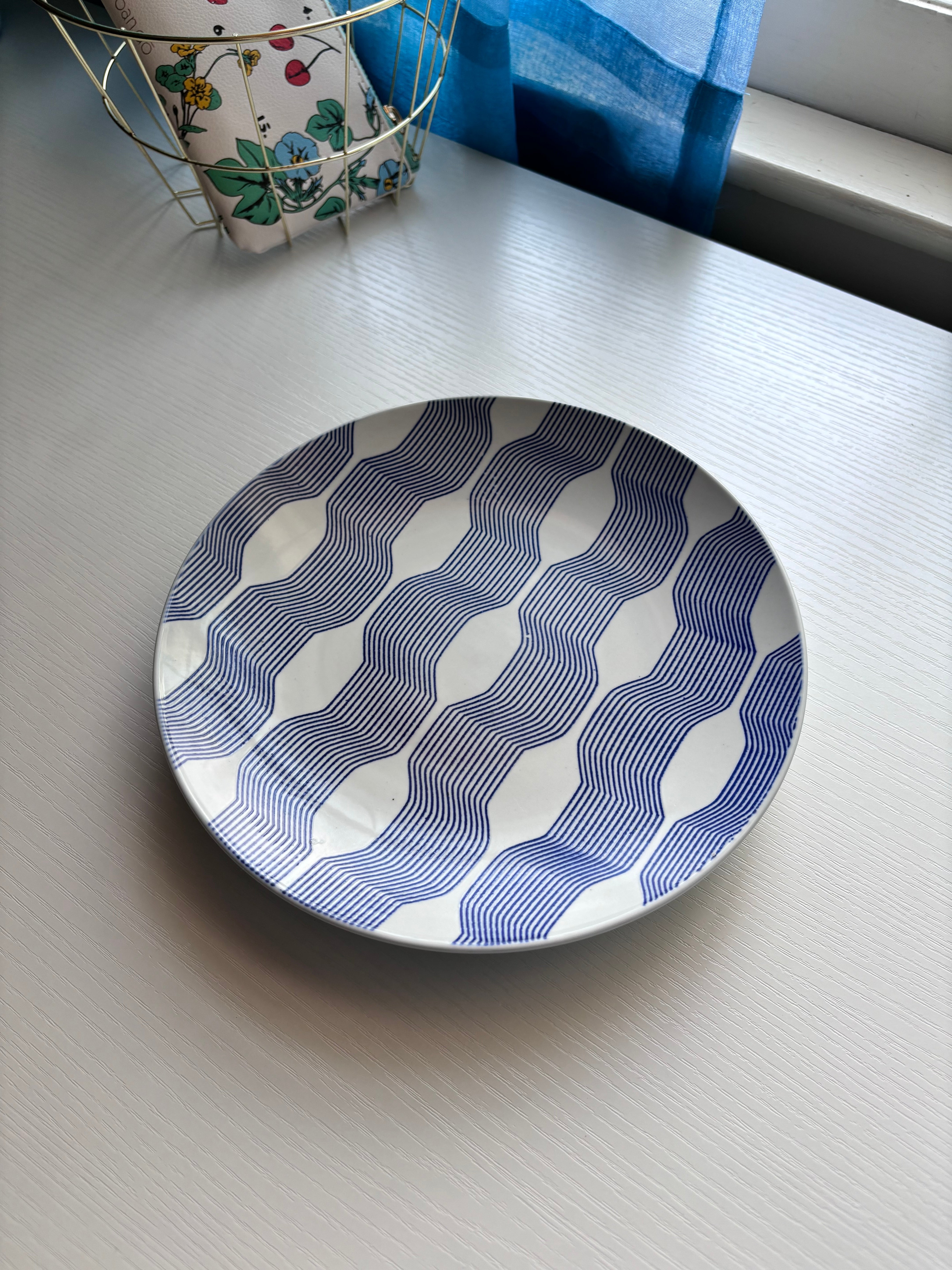 Blue & White Retro Plate 1