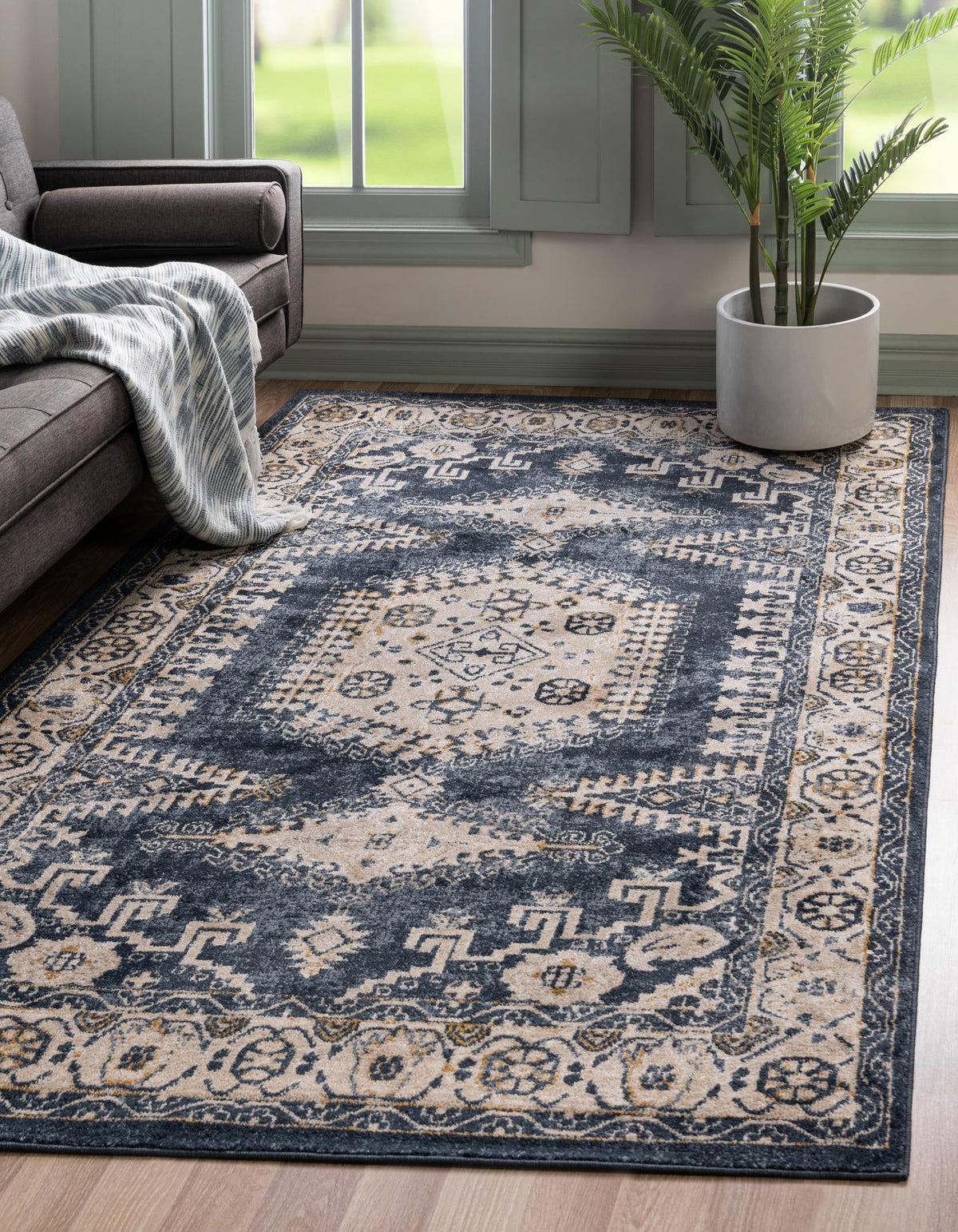 Unique Loom Larissa lifestyle supplier image